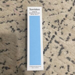 Torriden dive in sunscreen